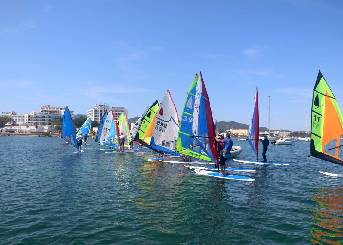 Más de 70 regatistas competirán en el International Windsurfer Ibiza Meeting 2023