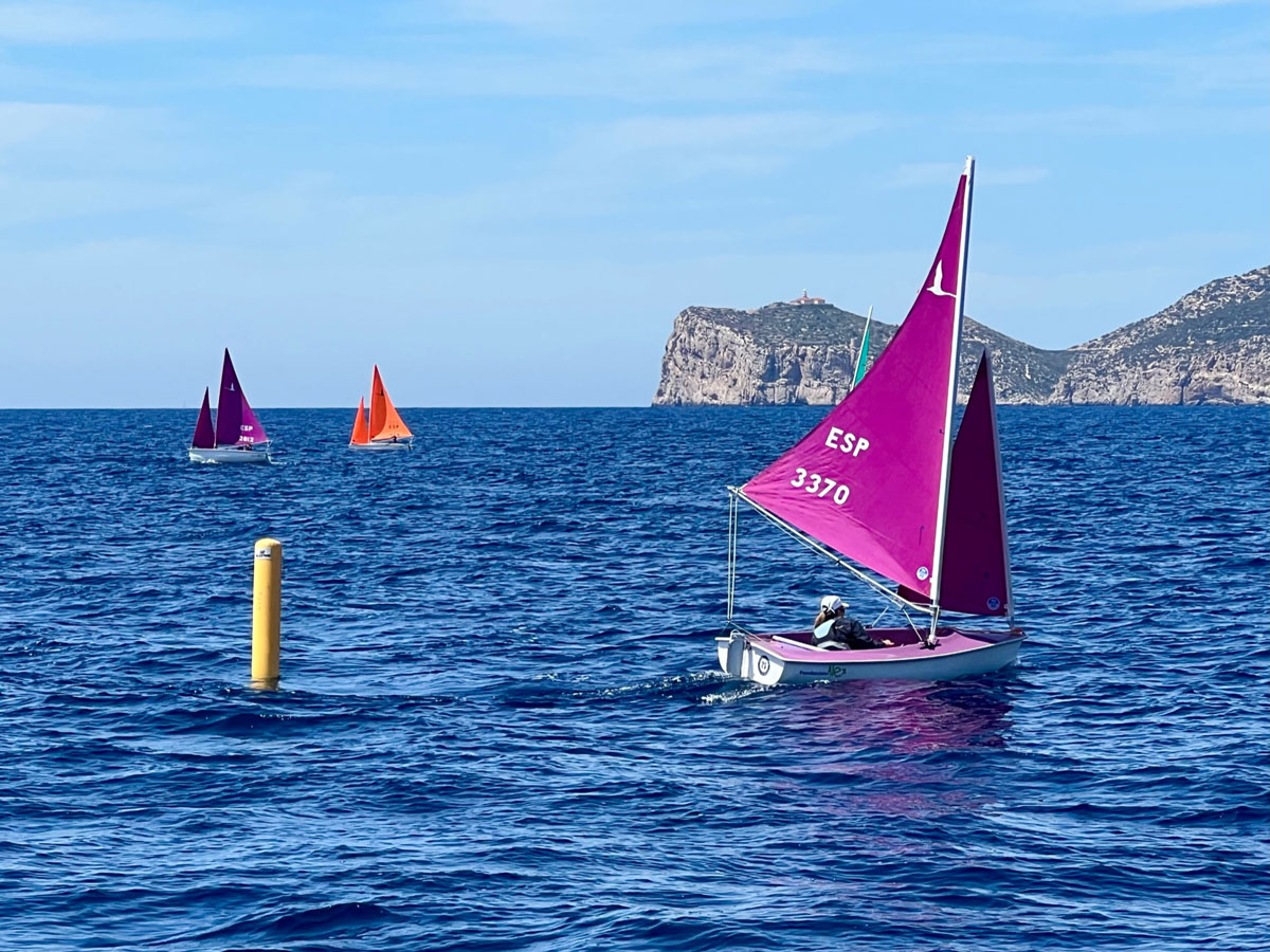 Los regatistas del Club de Vela Puerto de Andratx lideran el inicio del Campeonato de España Hansa 3