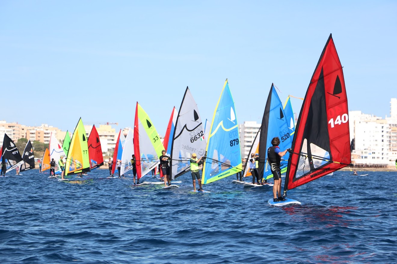 Líderes italianos en el International Windsurfer Ibiza Meeting 