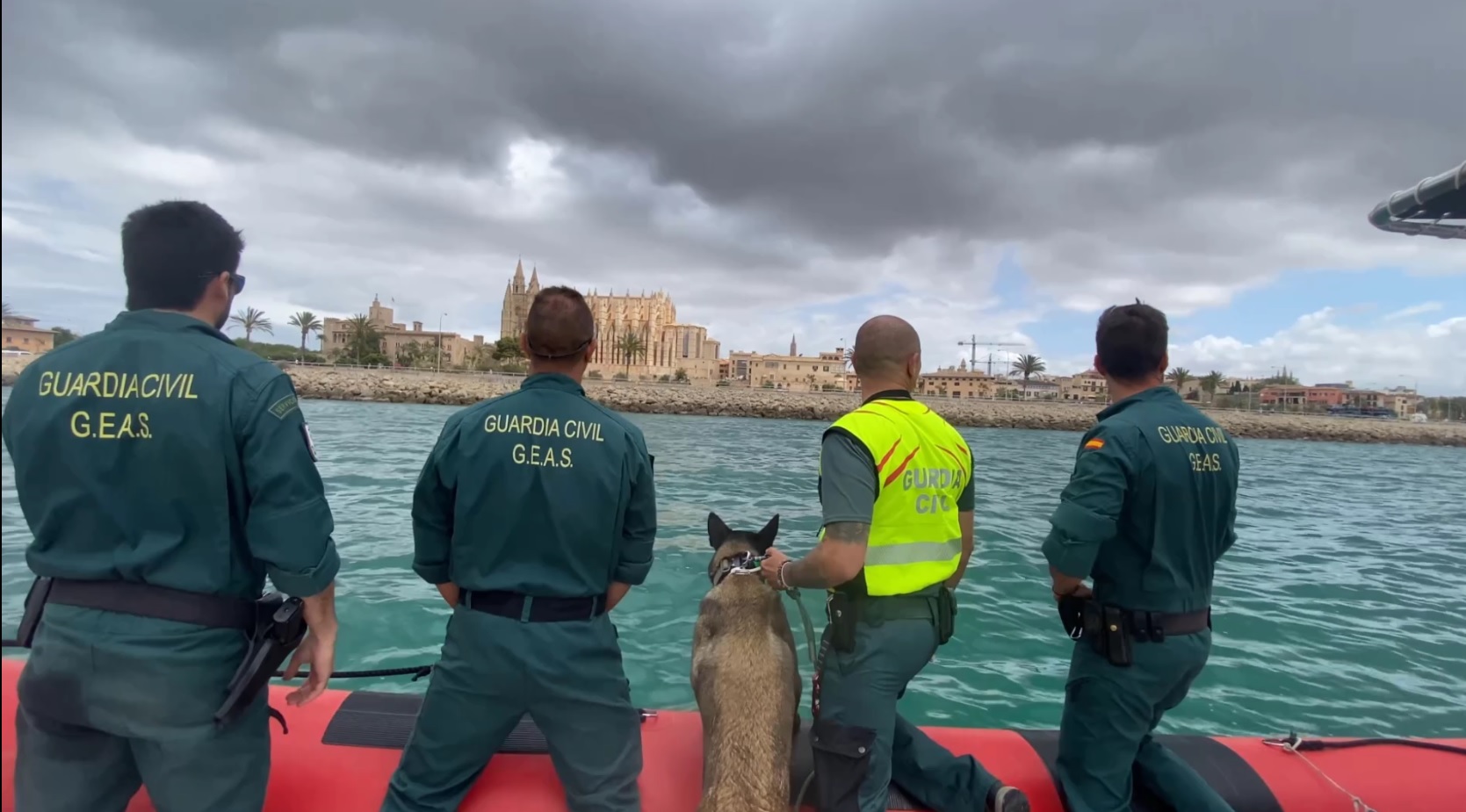 actualidad náutica, noticias náuticas, guardia civil, desaparecidos, mar, derrumbes, perro, GEAS, pl