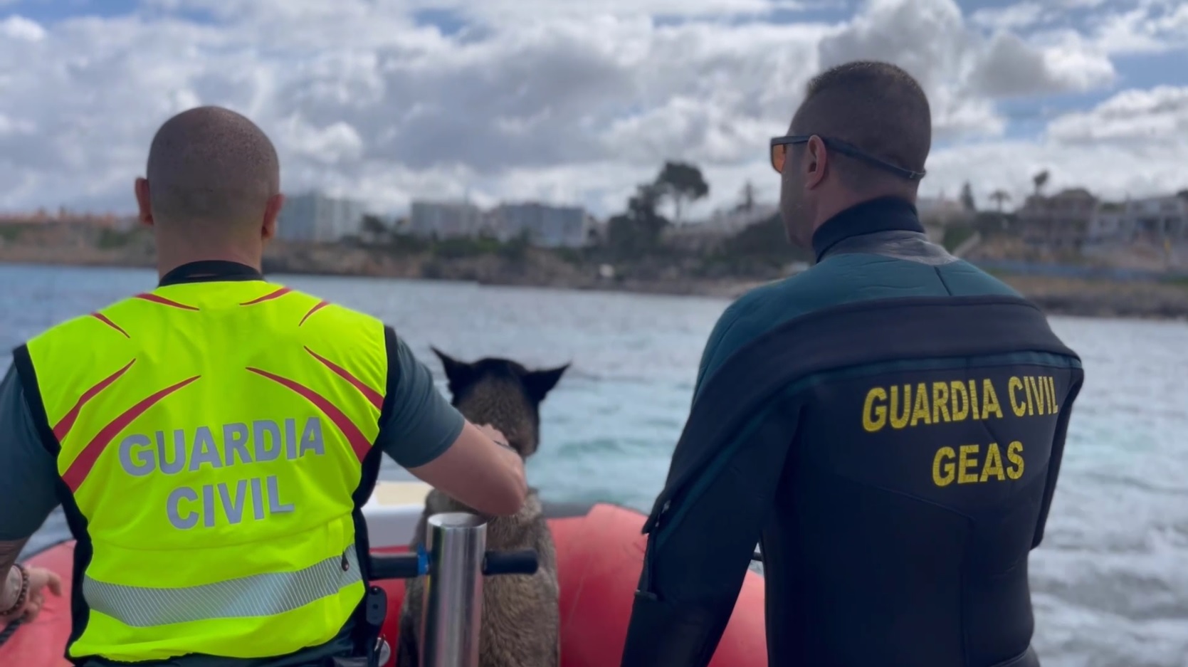 actualidad náutica, noticias náuticas, guardia civil, desaparecidos, mar, derrumbes, perro, GEAS, pl