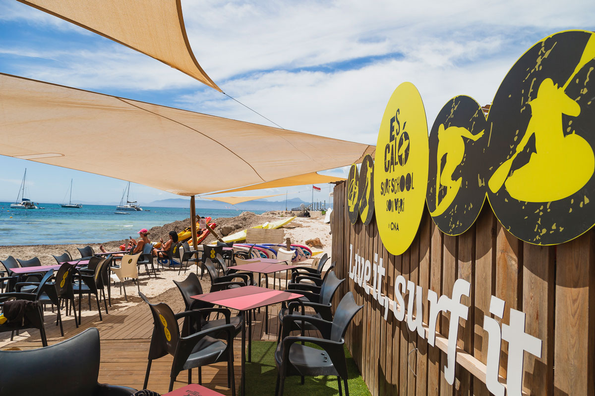 Arranca la temporada en Es Caló Surf School con las tablas como claras protagonistas