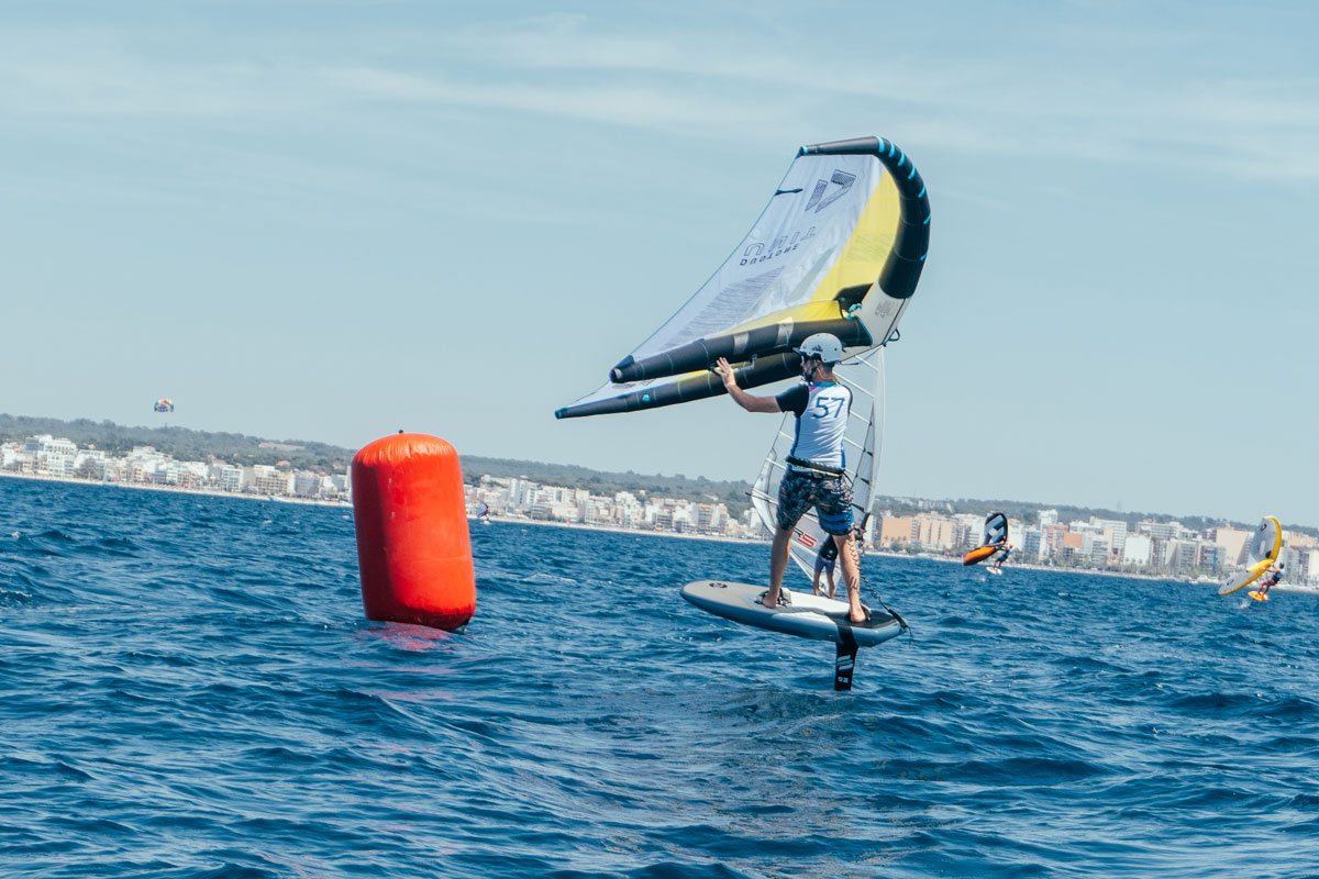 actualidad náutica, noticias náuticas, es caló surf school, club nàutic s'arenal, es calo, wing foil