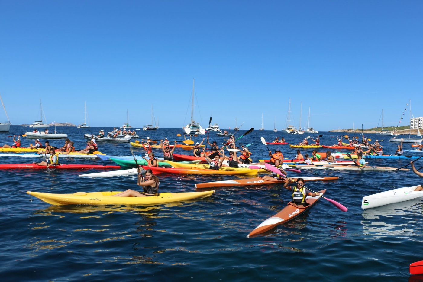 A hundred kayakers will be at the event XXII Day of KAyaking of the Club Nàutic Sant Antoni