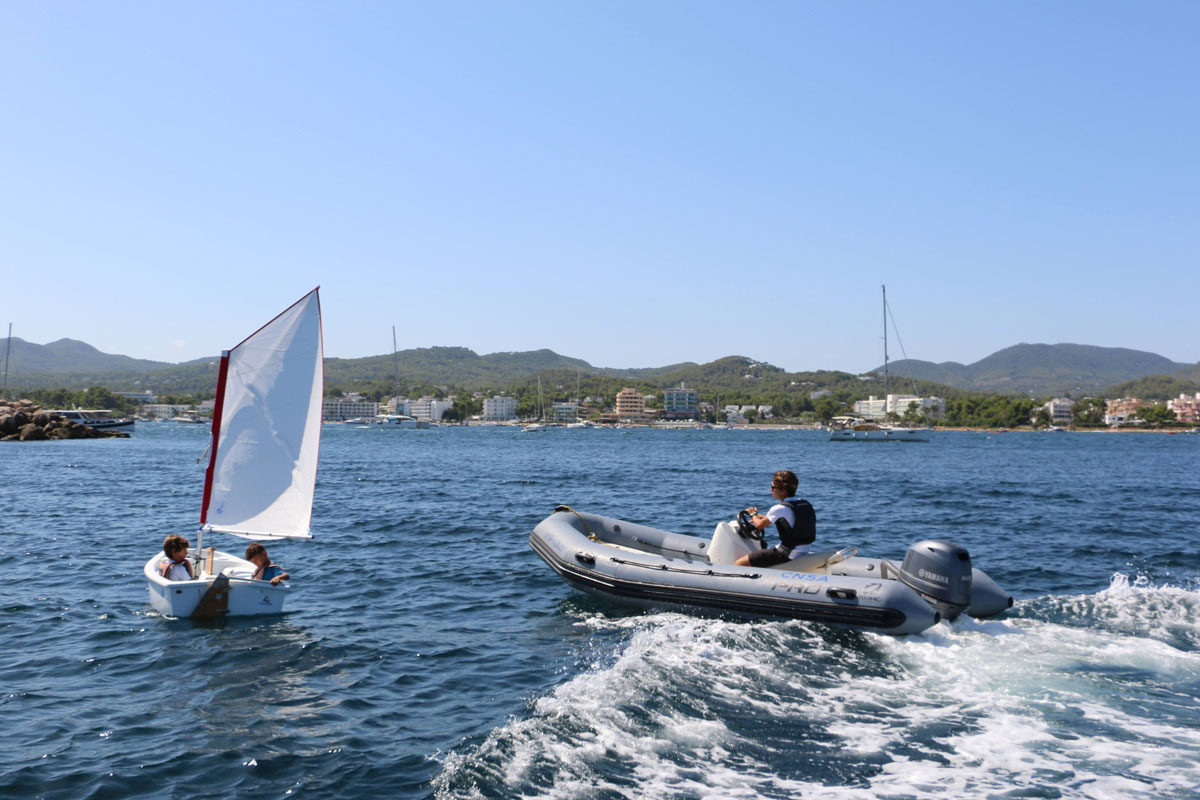 El Club Nàutic Sant Antoni aumenta las medidas de seguridad para realizar actividades en la bahía de