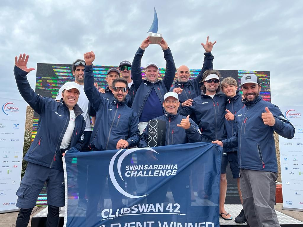 El “Nadir” galardonado con el Premio Nacional de Vela Terras Gauda como el mejor barco del año