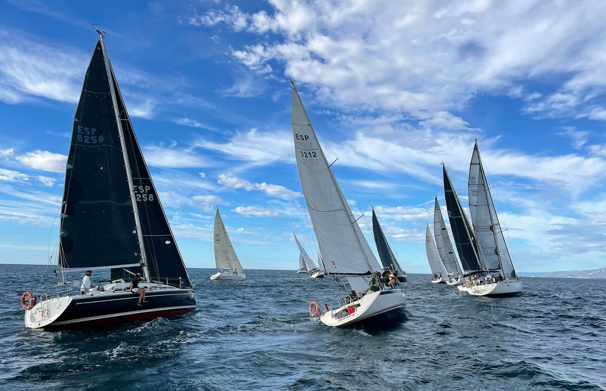 A dozen boats recreate the voyage of King Jaume I in his conquest of Majorca.