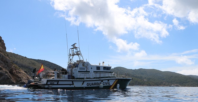 Four people rescued at the Bay of Cabrera