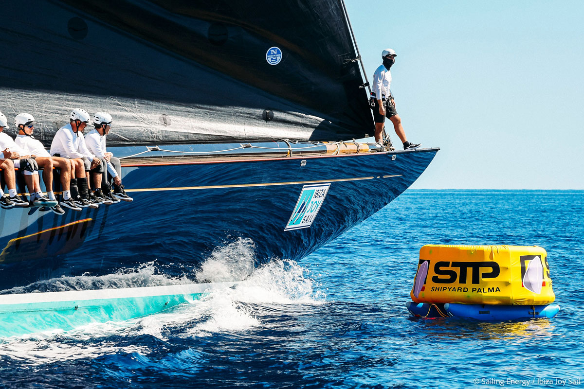 Los majestuosos clase J ponen el espectáculo en el estreno de la Ibiza JoySail