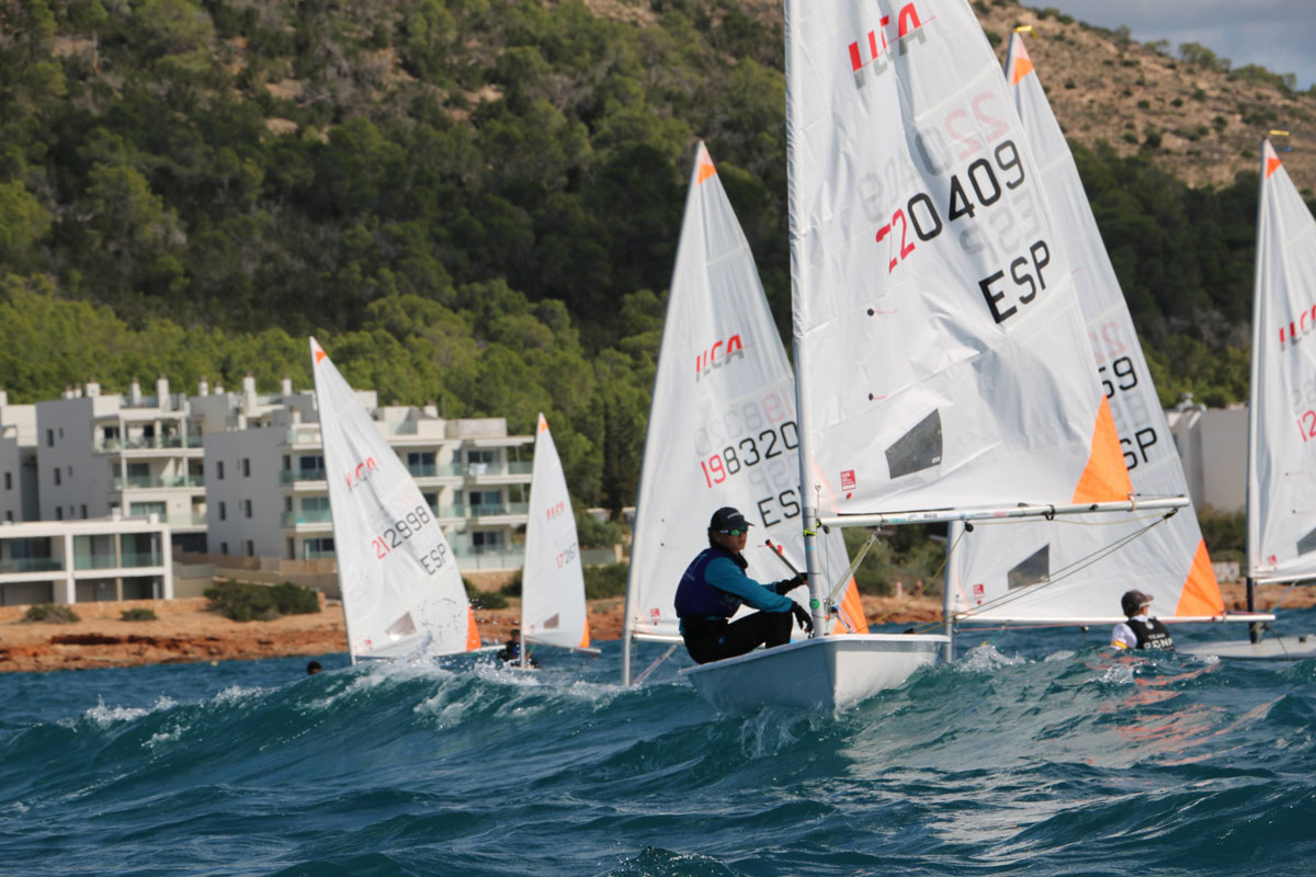 The Copa Federación Neobookings crown the best sailors of ILCA of the Balearic Islands