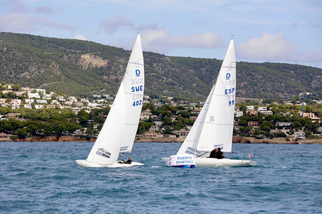 The “Yeahnah” wins the first race of the Puerto Portals Dragon Winter Series