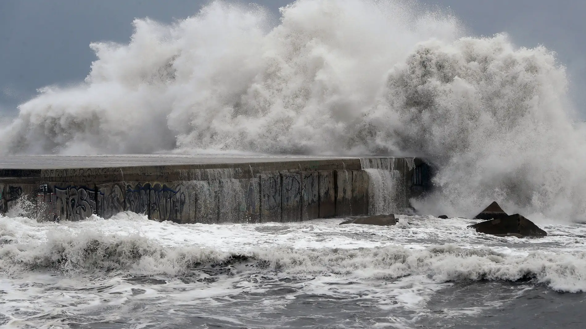 The storm Ciarán leaves strong winds and storm at sea in its passage through the Balearic Islands