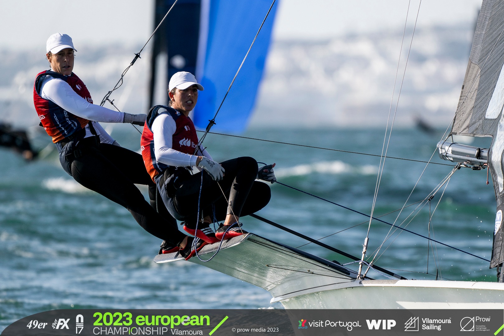 Segunda jornada del Campeonato de Europa de 49er y 49er FX en aguas de Vilamoura, Portugal, con tres