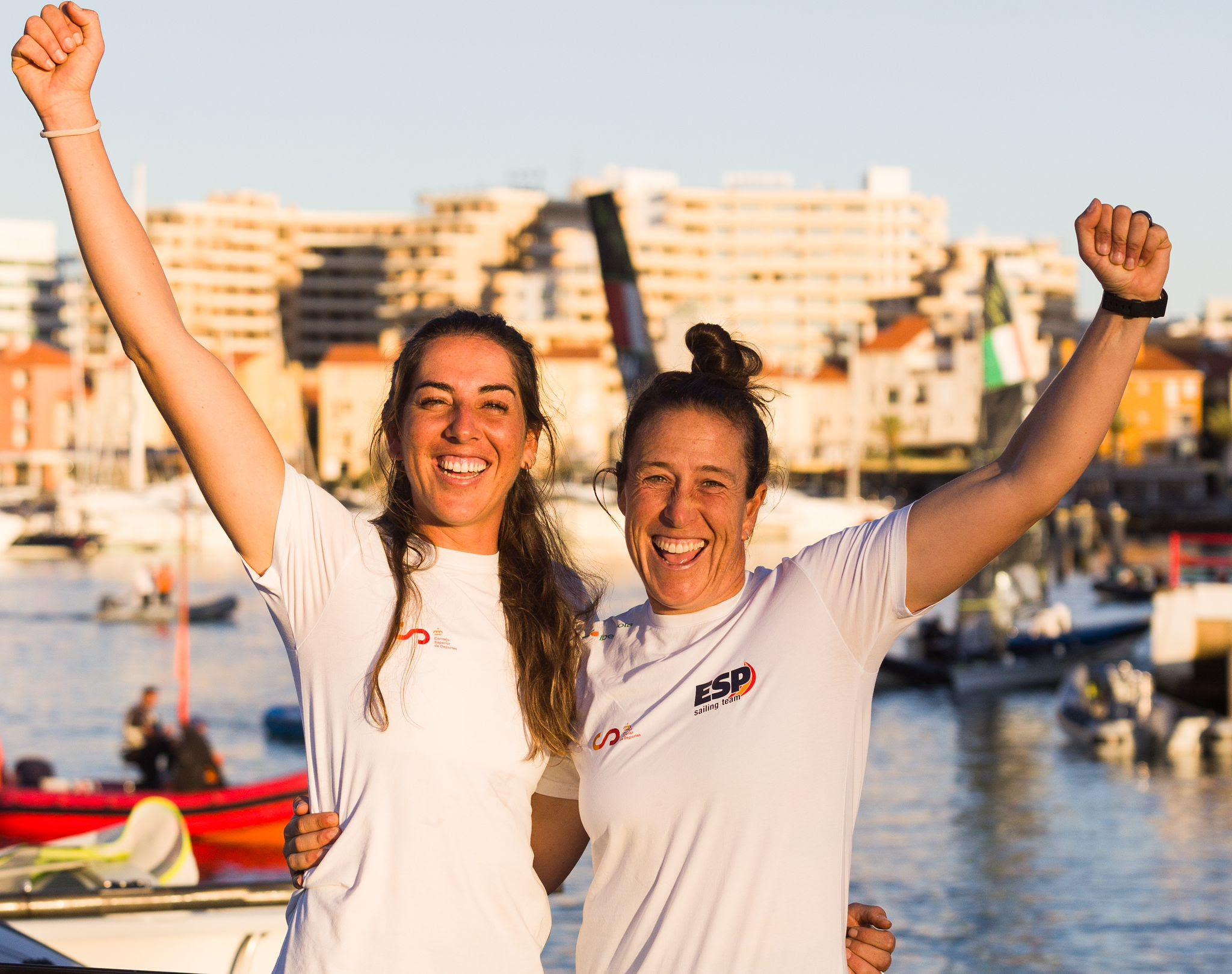 Paula Barceló y Támara Echegoyen se cuelgan el bronce en el europeo de 49er FX