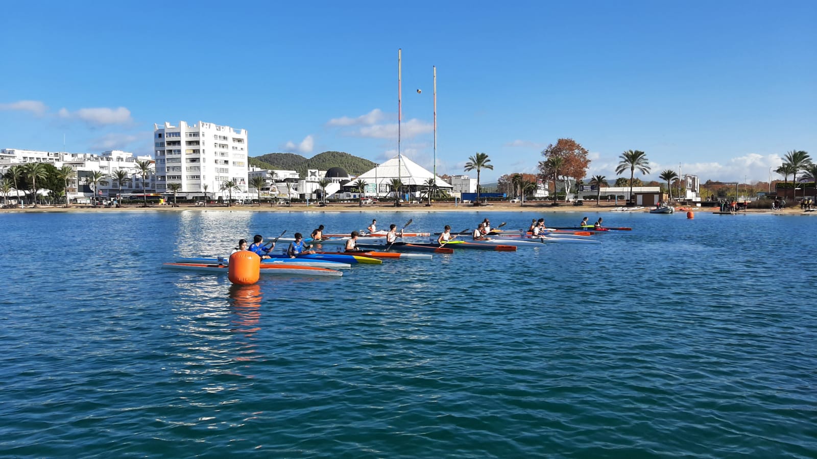 Medio centenar de palistas participan en la 1ª prueba de deporte escolar de Piragüismo en Ibiza