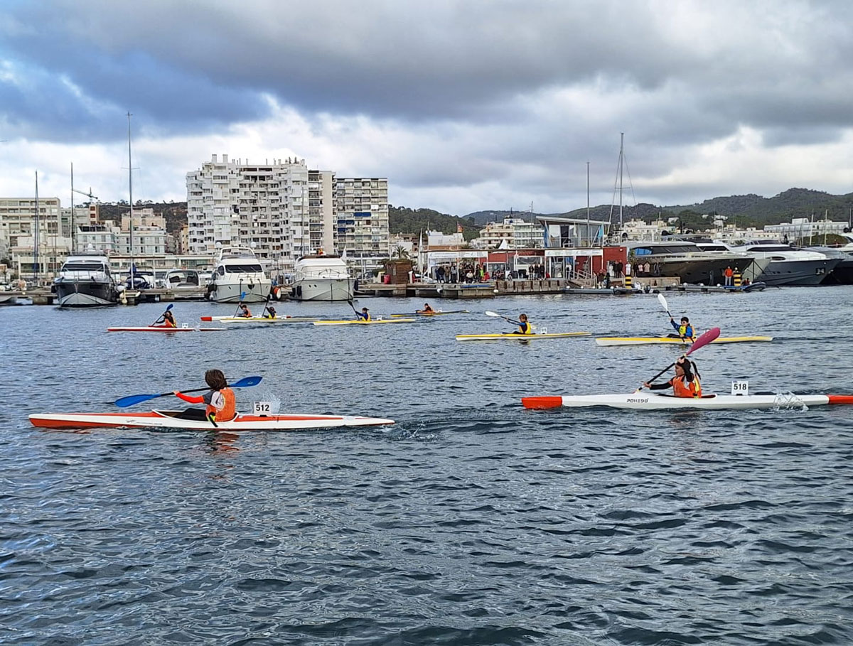 Más de 40 palistas pugnan por la III Prueba de Deporte Escolar de Piragüismo