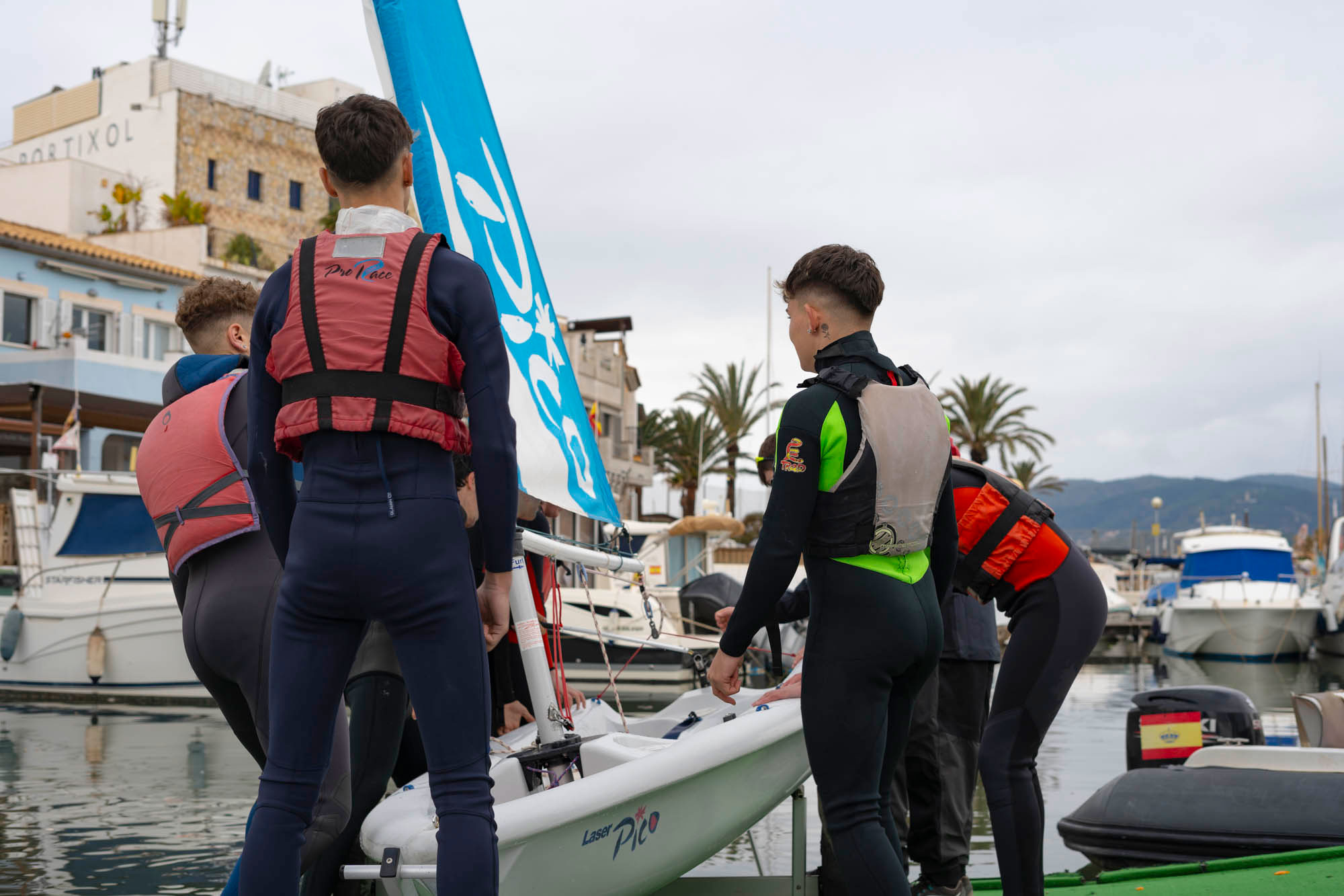 CN Portitxol trains technicians in canoeing and sailing in the natural environment and leisure time