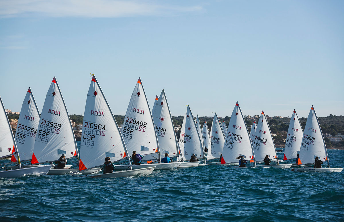 El Trofeo CN Arenal reúne a un centenar de regatistas de vela ligera