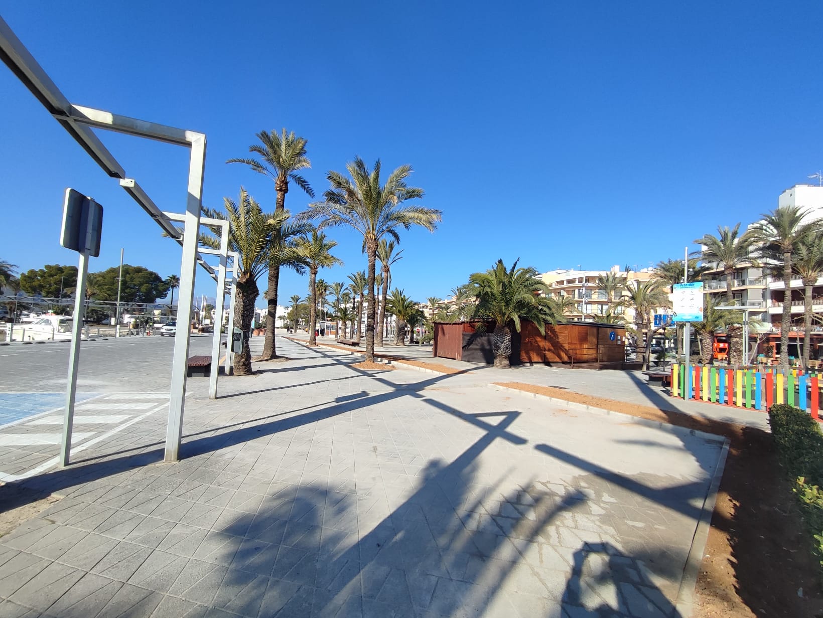 The promenade of the Port of Alcúdia recovers part of the beach after the completion of its works