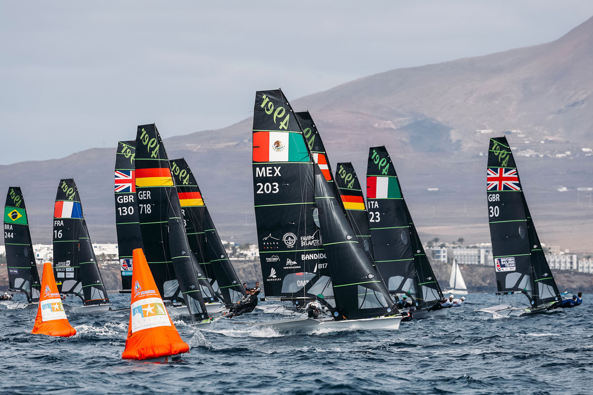 Los regatistas del RCNP, Torres y Aretz colisionan durante la segunda jornada del Mundial 49er