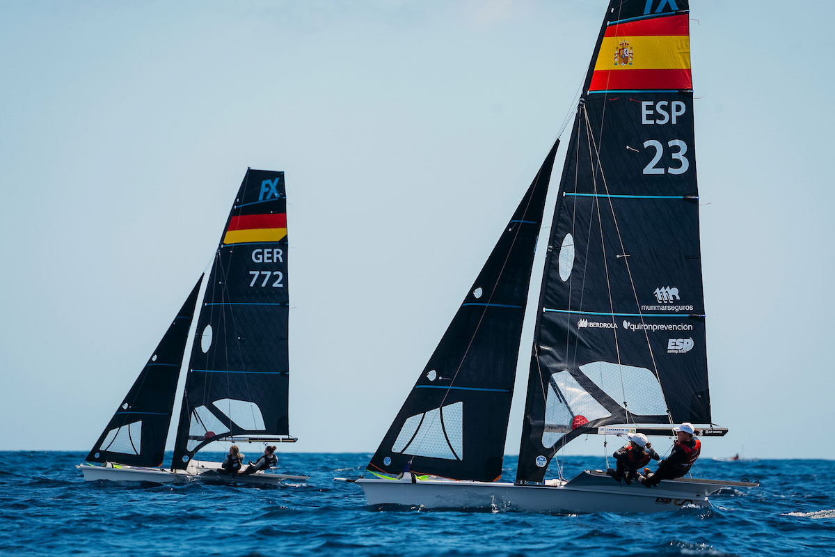 CN S'Arenal sailor Paula Barceló and Támara Echegoyen go all out in the 49er FX World Championship