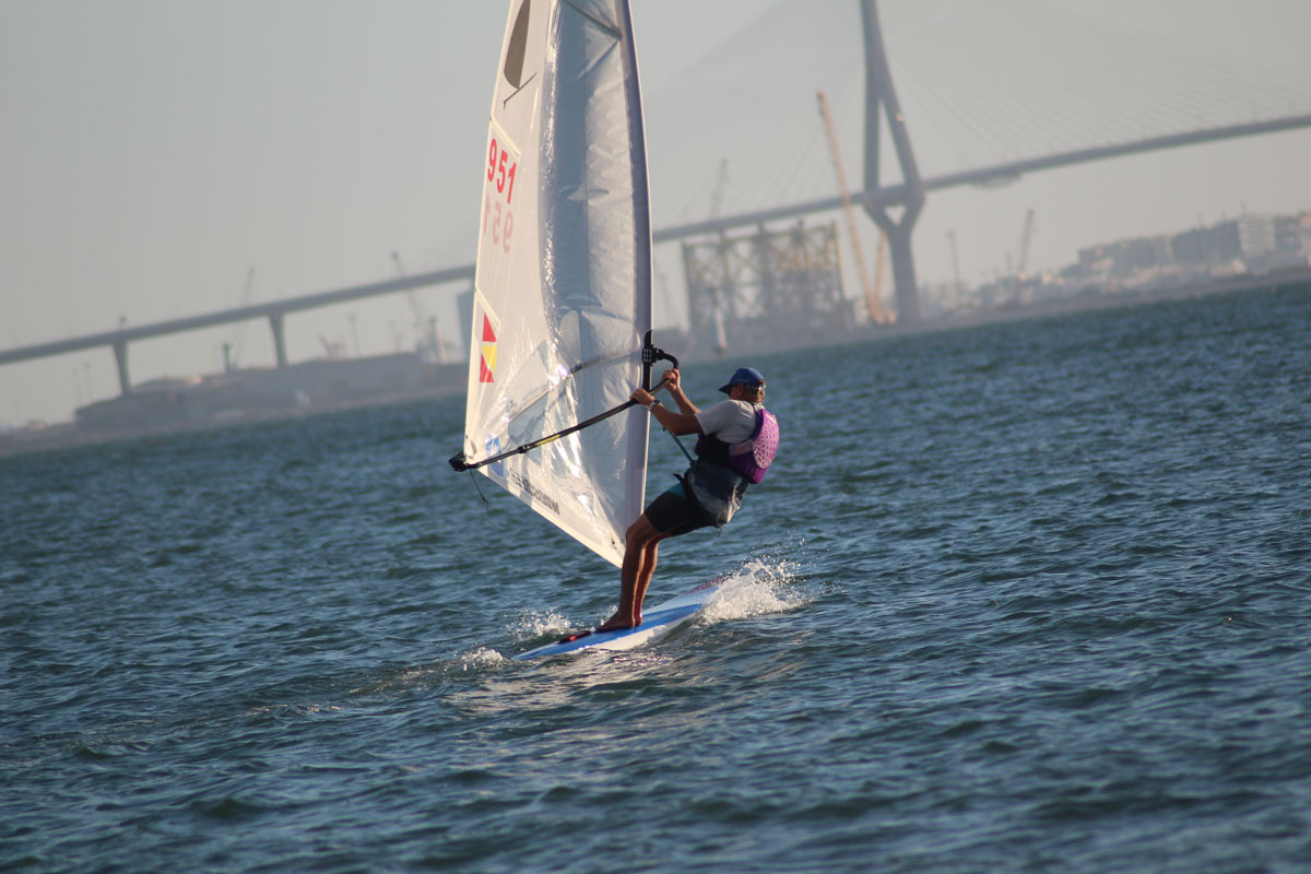 The International Windsurfer of Es Nàutic will feature a clinic taught by Fernando Lamadrid