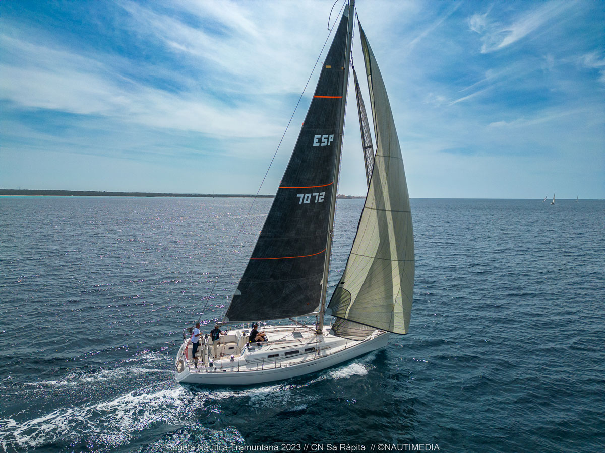 A social regatta with an overnight stay on Cabrera. This is the Nautica Tramuntana Trophy