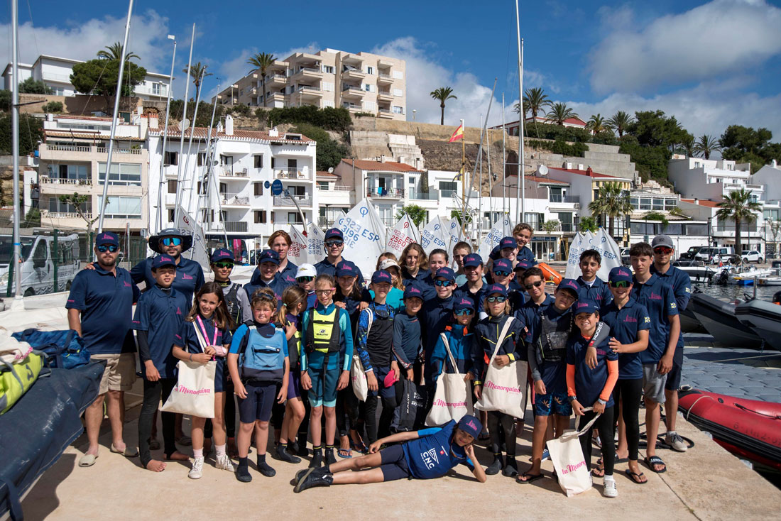 El Memorial Joaquín Comeche – Trofeo La Menorquina reúne a la clase Optimist e ILCA en el CM Mahón