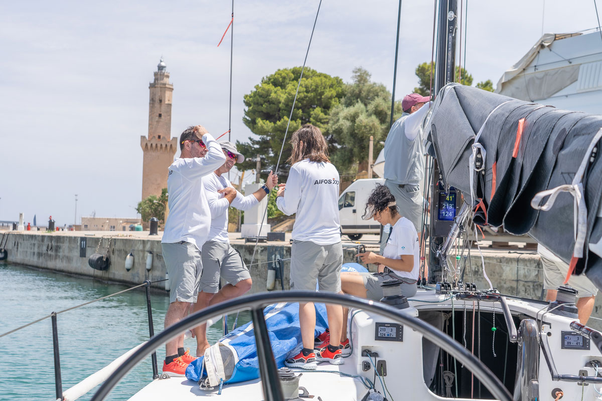 ACTUALIDAD náutica, noticias náuticas, regata fuerzas armadas, armada, aifos, tripulación, regata, v