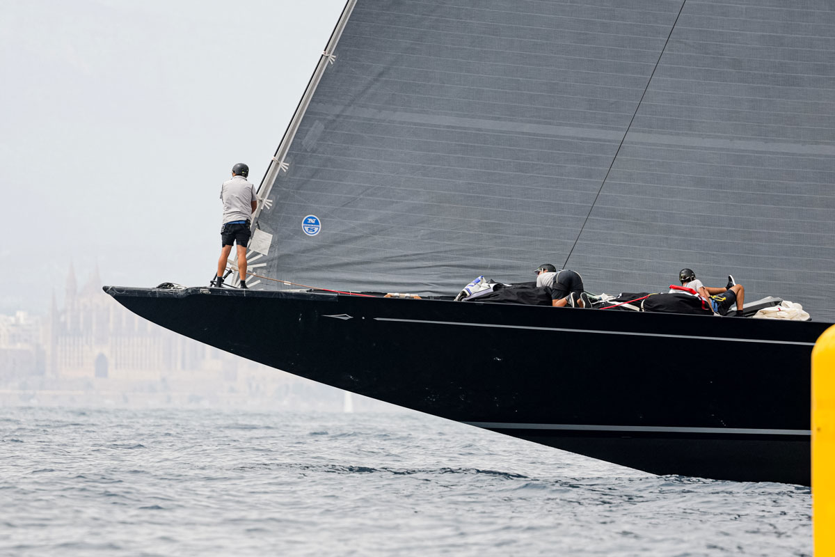 La clase J inaugura la Palma Superyacht Cup con un recital de elegancia y potencia