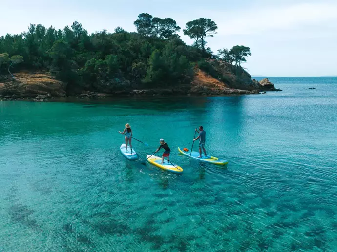 Mallorca se convierte en el primer punto de alquiler directo de kayaks y paddle surf de Decathlon 