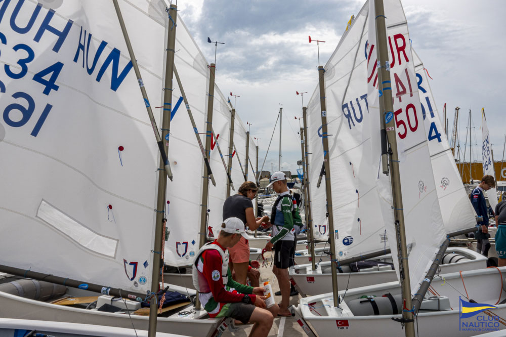 Tres regatistas baleares se enfrentan a los 300 mejores por el cetro europeo de Optimist