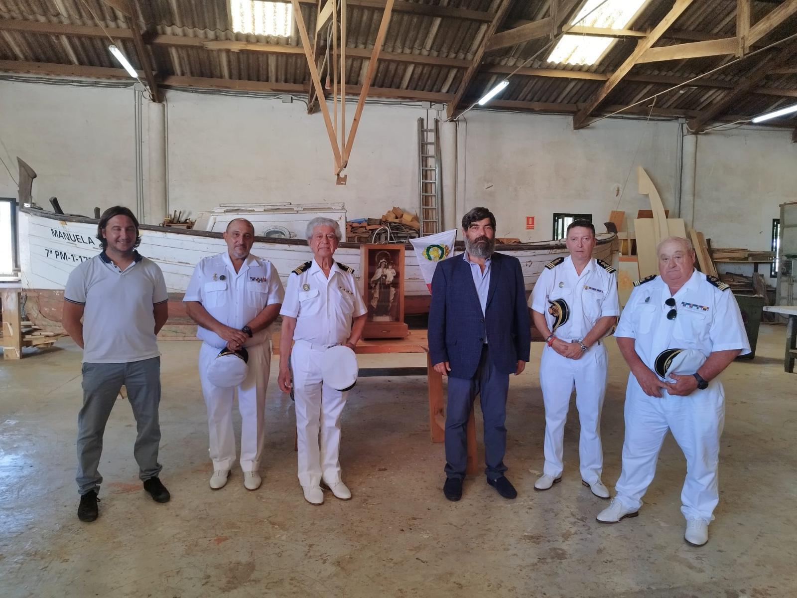 Los mestres d’aixa realizan una capillita para la Virgen del Carmen de la Asoc. de Capitanes de Yate