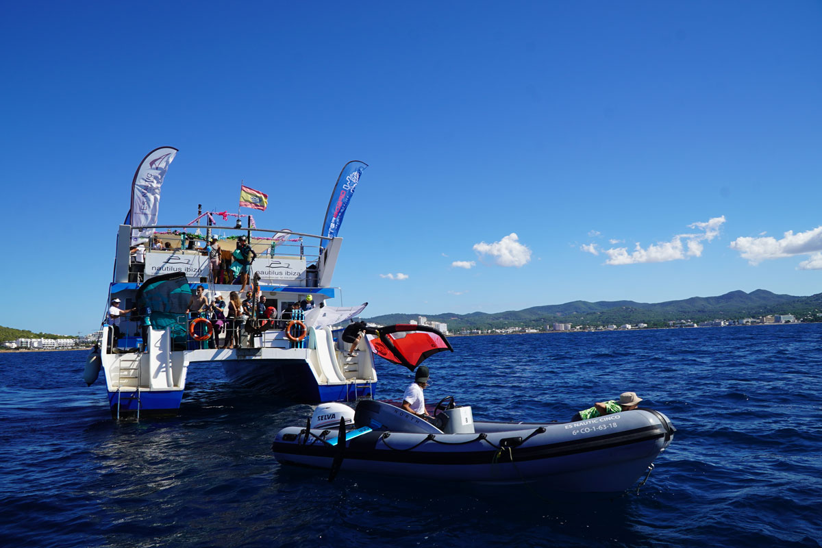 La falta de viento impide el inicio del Ibiza Wingfoil Open Campeonato de España de Racing