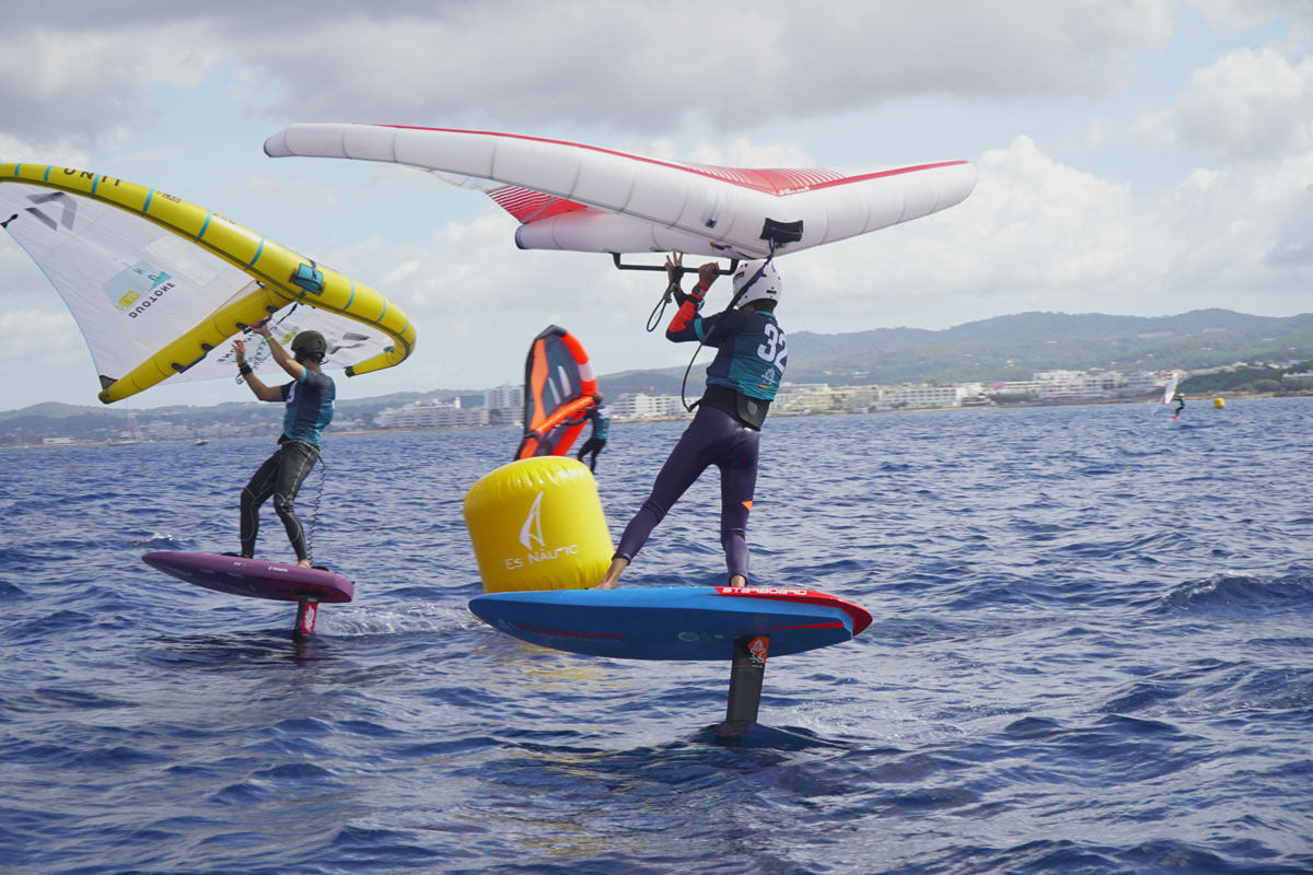 Los juveniles mandan en la tabla provisional del Ibiza Wingfoil Open Campeonato de España de Racing