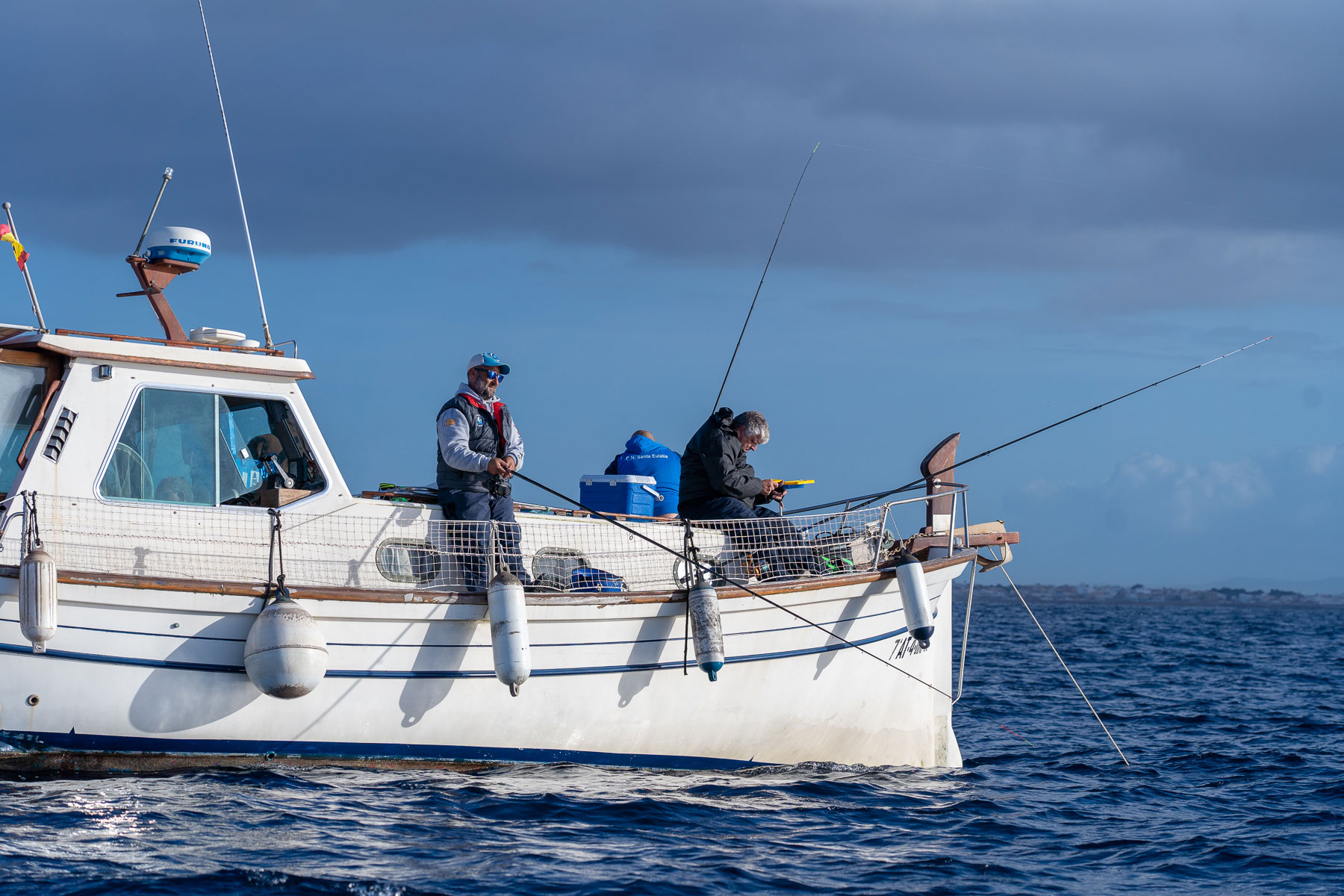 ACTUAlidad náutica, noticias náuticas, campeonato baleares, pesca, embarcación fondeada, club nàutic