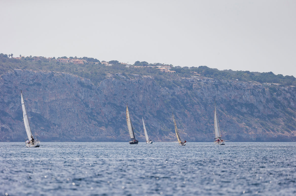 La falta de viento marca la Trobada Social a Cabrera del Club Nàutic S'Arenal