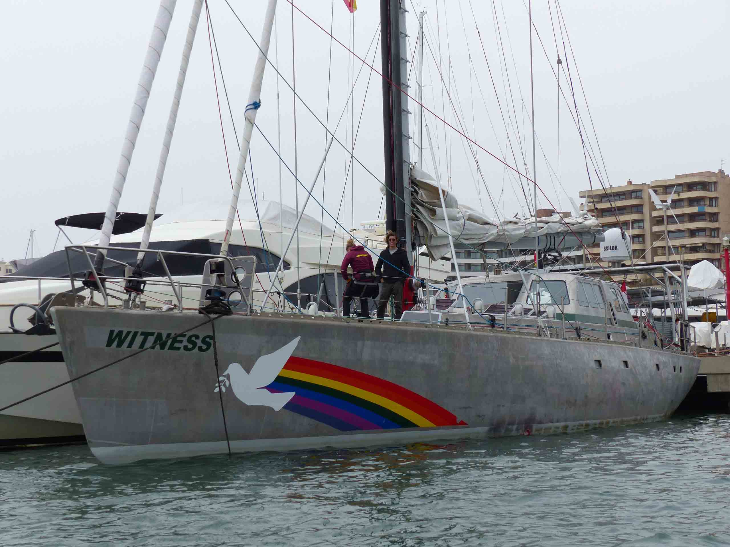 El Witness, velero de Greenpeace, recala en Marina Port de Mallorca 