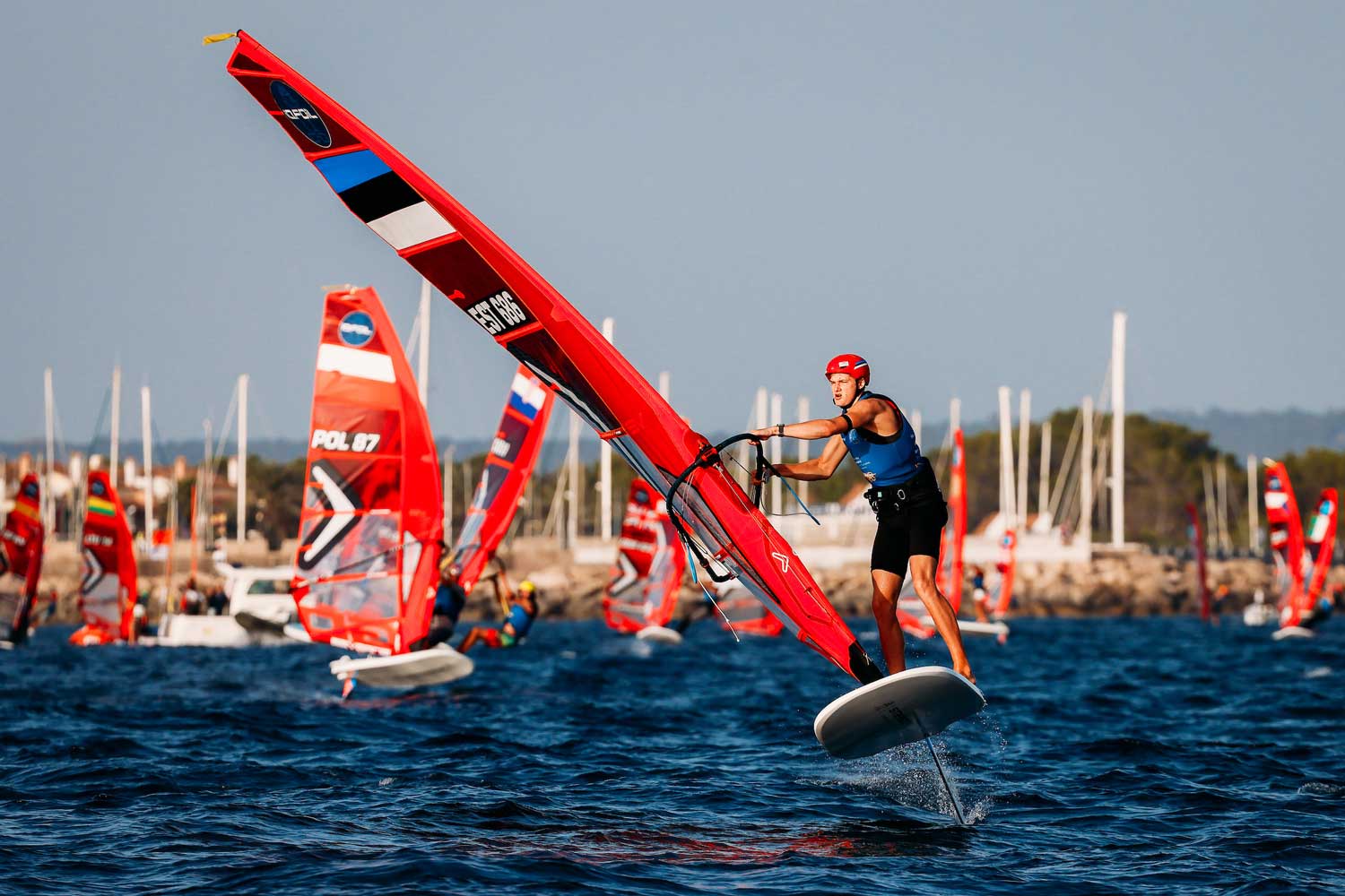 Arrancan en el CN Sa Ràpita las regatas del Mundial Juvenil de iQFOiL 