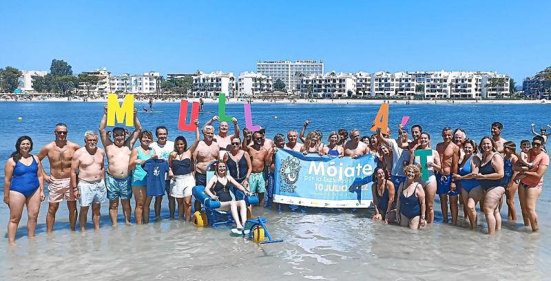 Más de 1700 nadadores solidarios se mojan por la Esclerosis Múltiple