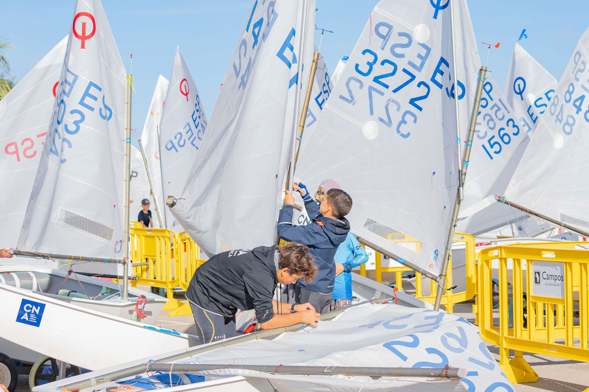 Los más pequeños serán los grandes protagonistas del Trofeo Repsol de Optimist del CN Sa Ràpita