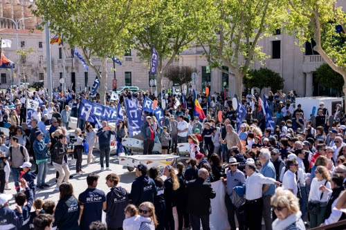 Baño de multitudes para garantizar la supervivencia del Real Club Náutico de Palma